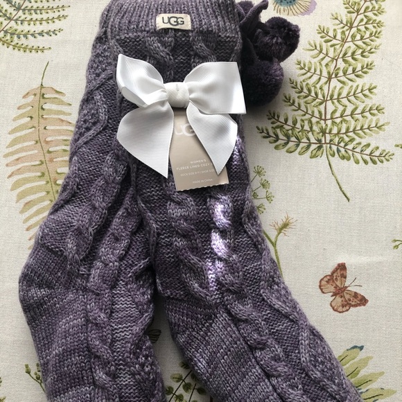 ⭐️ HOST PICK⭐️ UGG Pom Fleece Slipper/Reading Sock - Picture 4 of 5